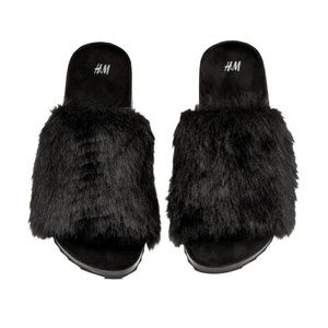 Slides with faux fur